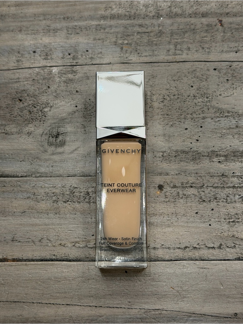 Givenchy Teint Couture Everwear Liquid Foundation - Satin Finish - Picture 2 of 6